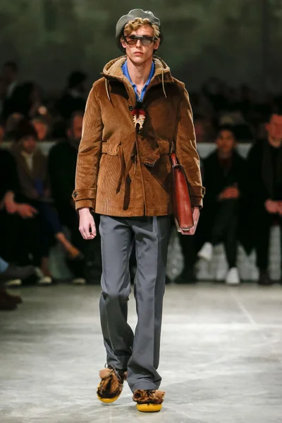 Look 15